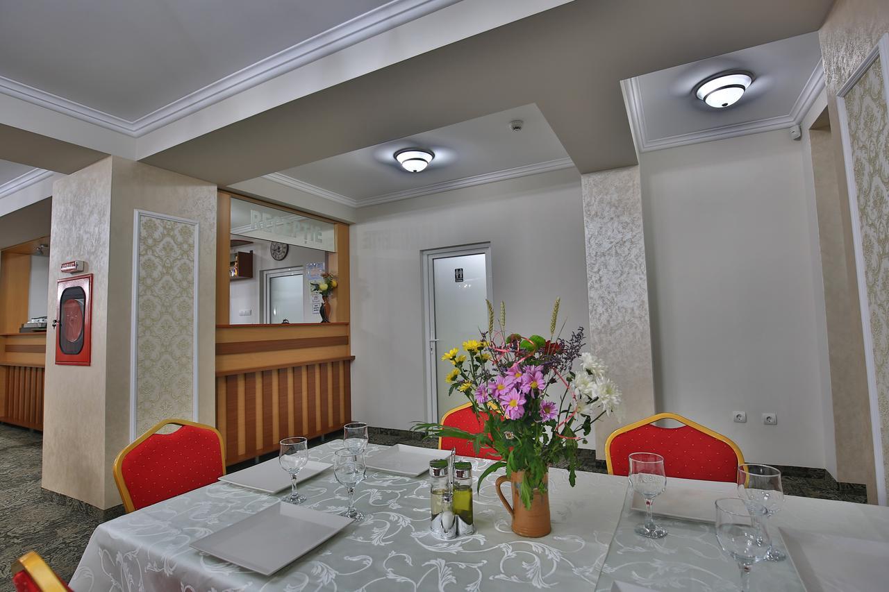 Hotel Raxand Residence Mioveni Extérieur photo