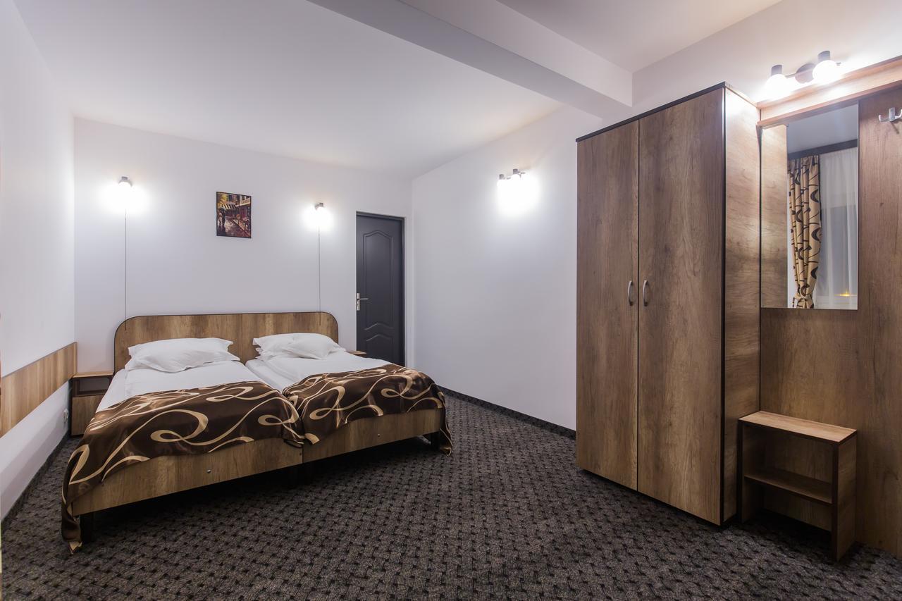 Hotel Raxand Residence Mioveni Extérieur photo