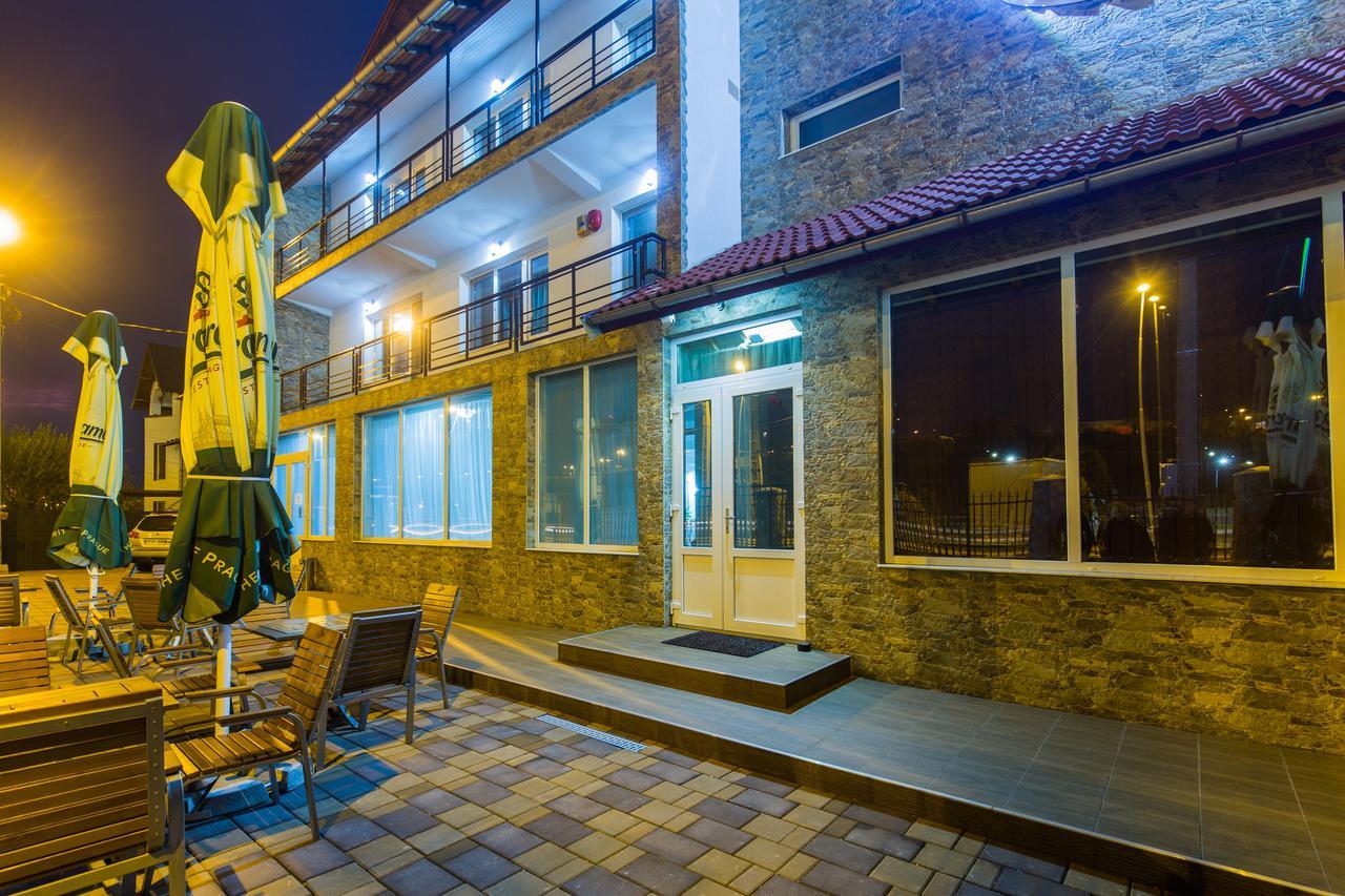 Hotel Raxand Residence Mioveni Extérieur photo